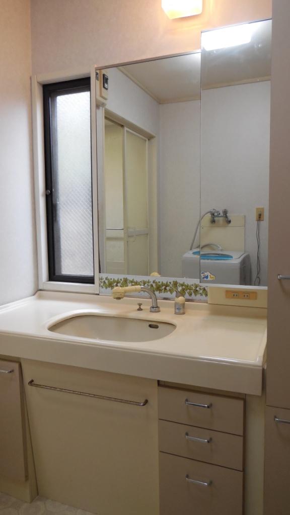 Wash basin, toilet