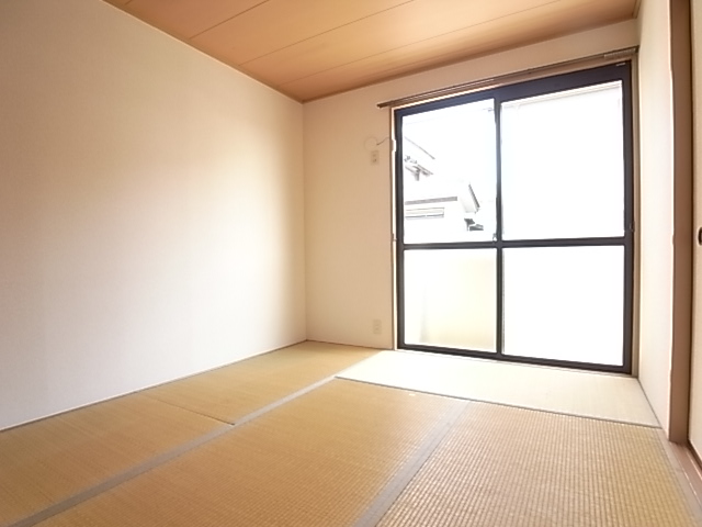 Other room space. Is a Japanese-style room. 