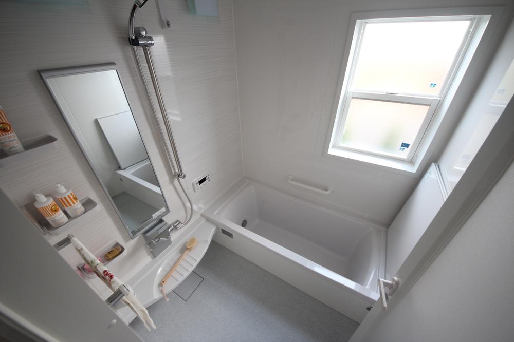 Same specifications photo (bathroom). Same specification unit bus