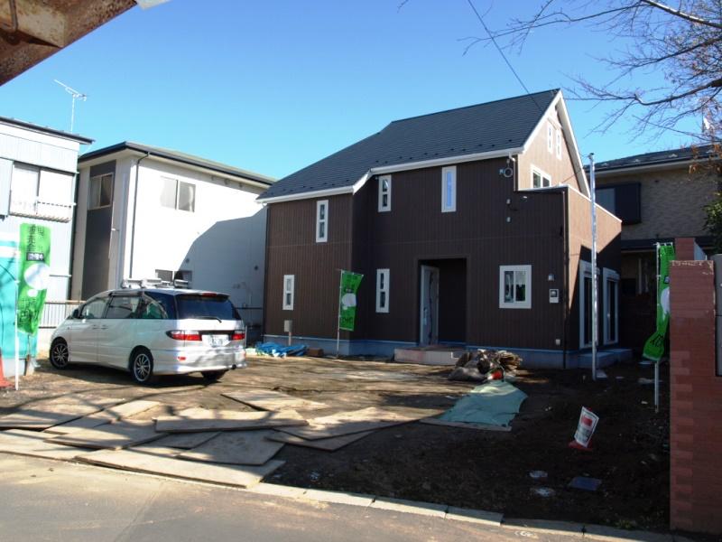 Local photos, including front road. Local (12 May 2013) Shooting