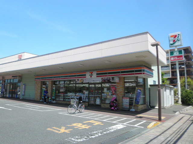 Convenience store. Seven-Eleven Funabashi Maeharanishi 6-chome up (convenience store) 327m