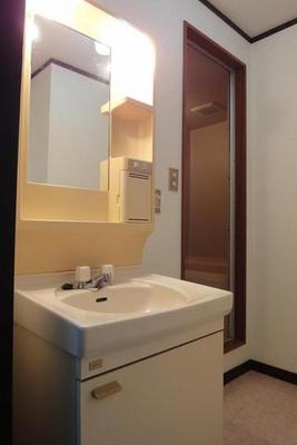 Washroom. Independent wash basin ・ Undressing space