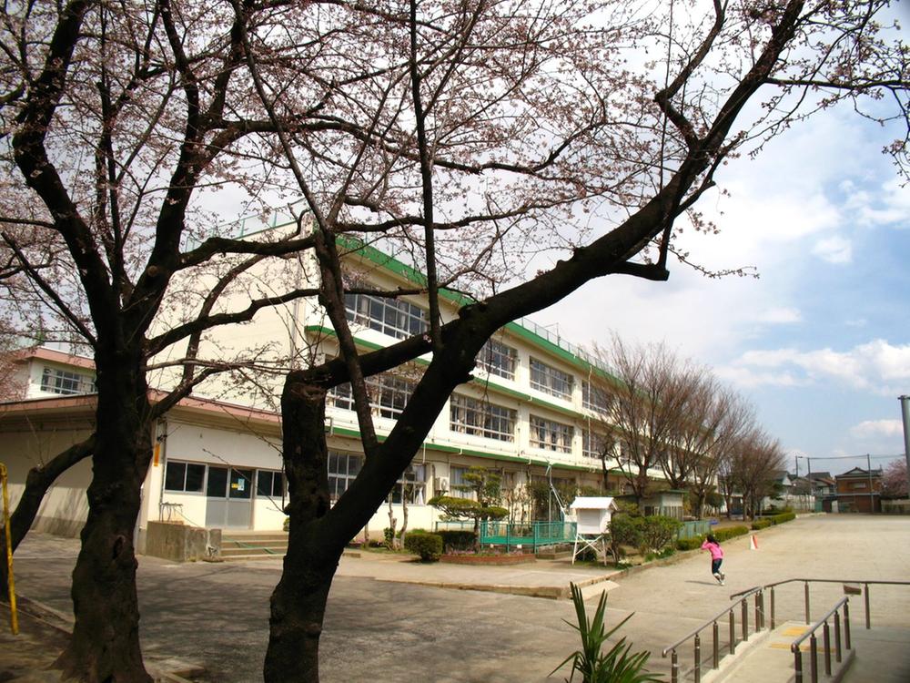 Primary school. Misaki until elementary school 1060m