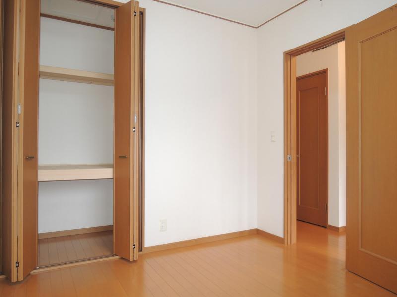 Other room space. It stood in a quiet residential area