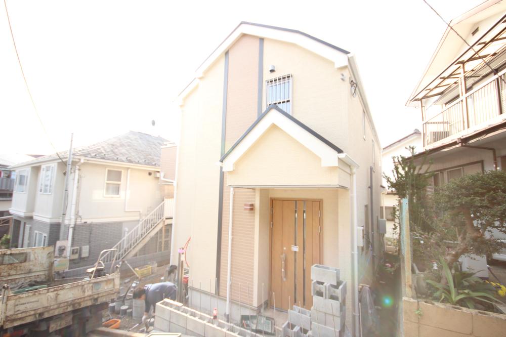 Local appearance photo. Is the appearance from the front. It has become a south terraced.