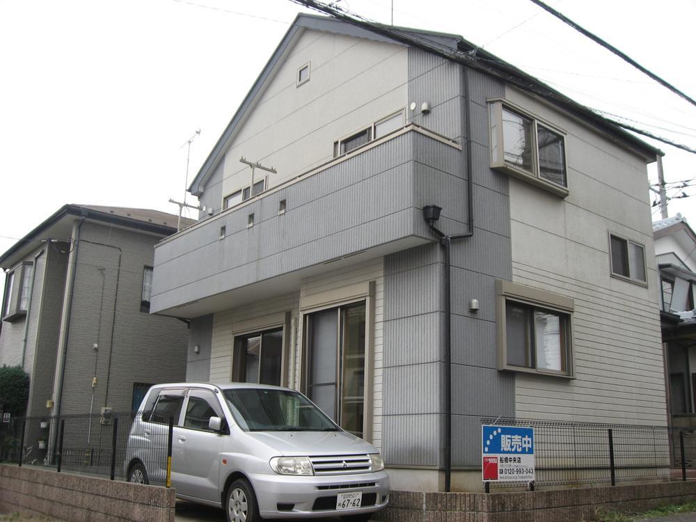 Local appearance photo. Outer wall is unified with clean gray simple color!