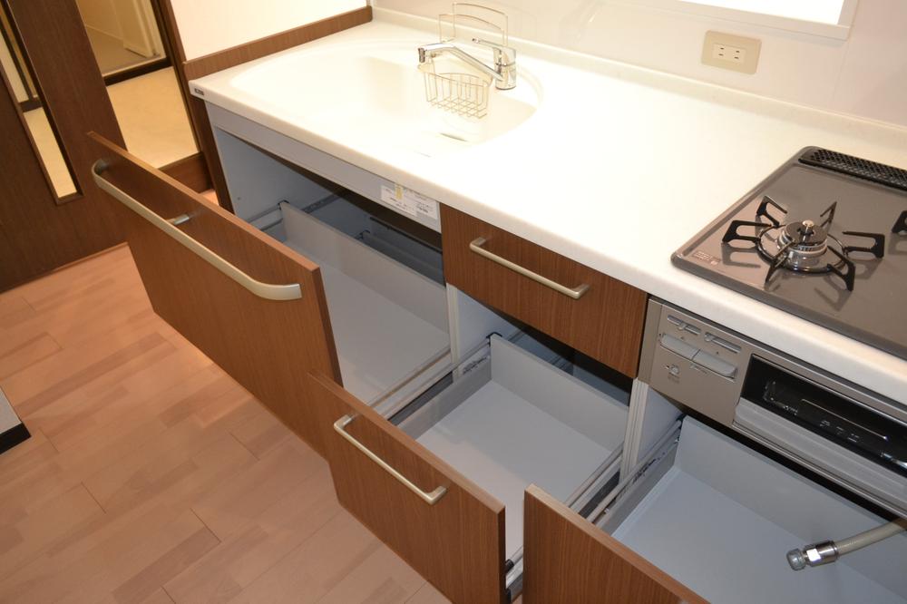 Kitchen. Indoor (11 May 2013) Shooting