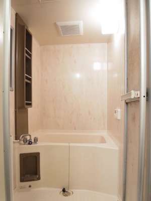 Bath. ventilation ・ With a convenient window to daylight, Bath with add-fired function.