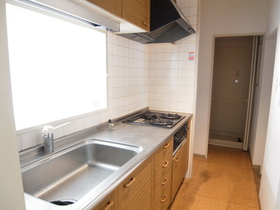 Kitchen. Counter kitchen living room overlooking.