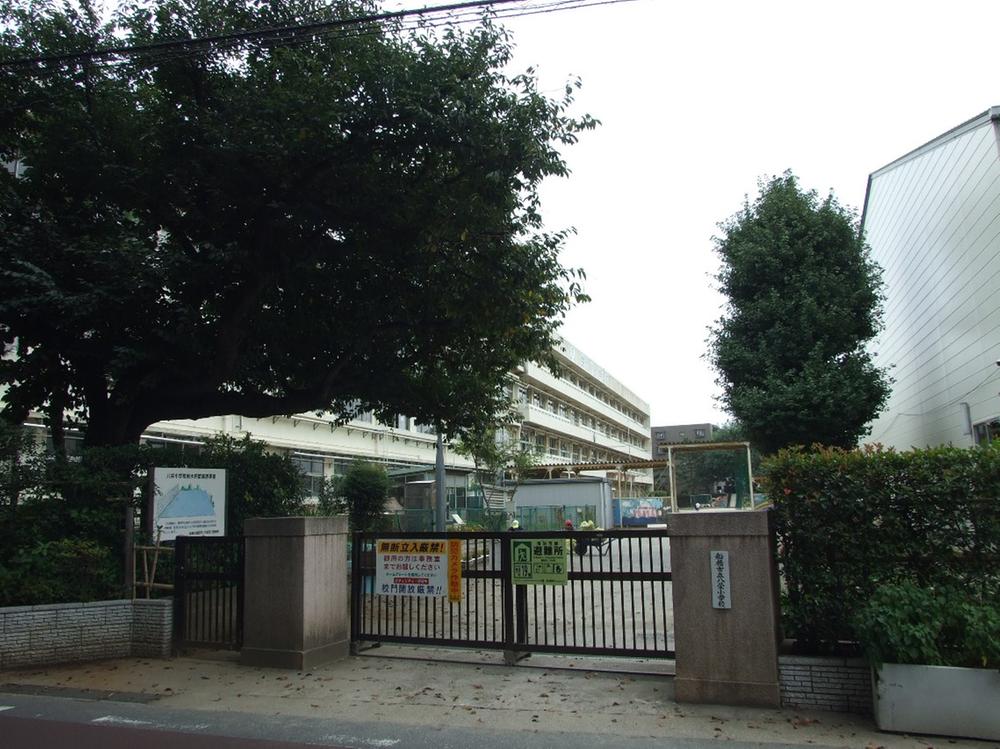 Primary school. Hachiei until elementary school 730m