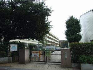 Hachiei elementary school (photo) a 10-minute walk away (730m). 10-minute walk to the bridge junior high school (800m), Ichiritsufunabashi close to the high school (a 15-minute walk ・ 1200m)