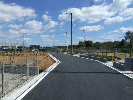 Local of just construction has been completed (October 2013 shooting). Town within the park is look on the right-hand side. But perfect for my home of a family with a small child