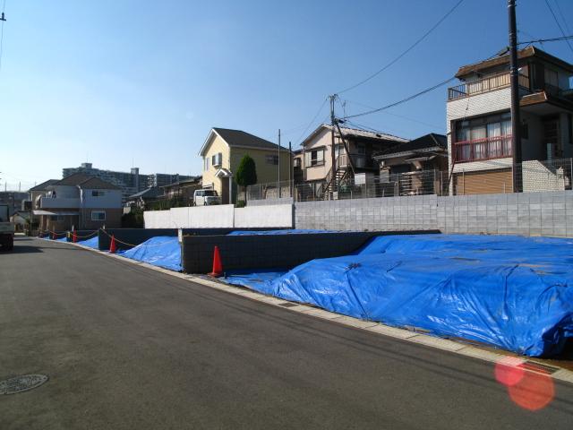 Local photos, including front road. Front road 5 ~ 6.5 m and spacious