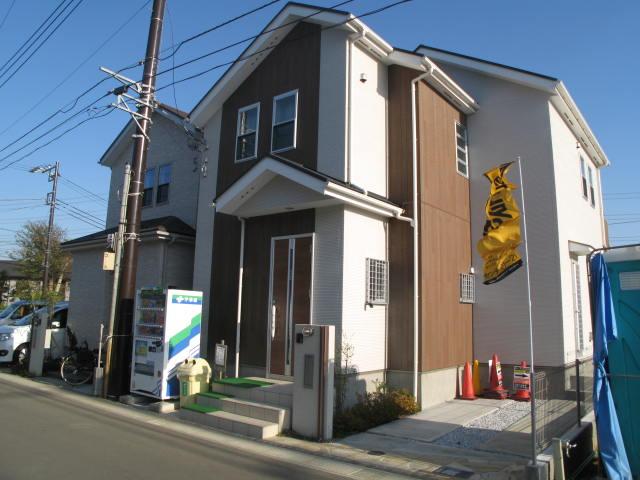 Local appearance photo. White × Brown of the royal road modern look.