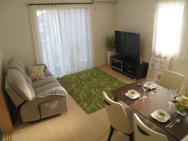 Living. Bright living room with large windows. Also spread conversation of family.