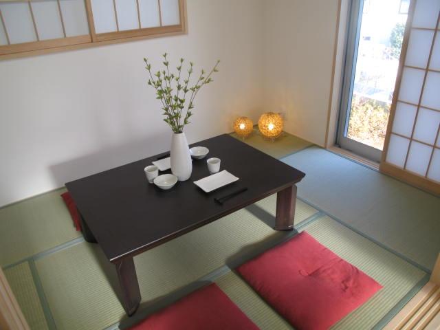 Non-living room. Unwind fashionable space Japanese-style room can also be used as a corner of the living room.