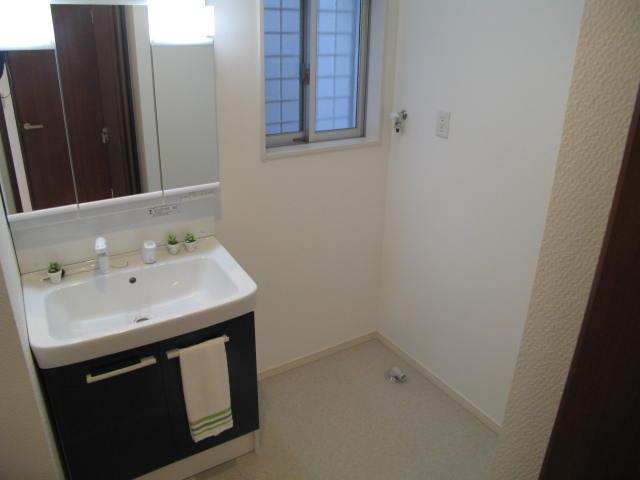 Wash basin, toilet. appearance, Washbasin modern color to match the bathroom.