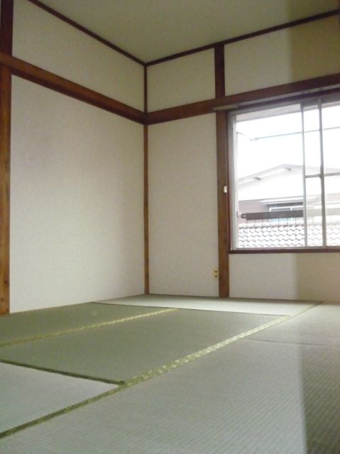 Living and room. Is a Japanese-style room. 