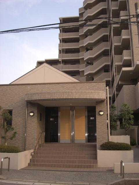 Entrance. Front door