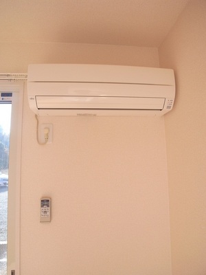 Other Equipment. Typical indoor photo Happy with air conditioning. It is convenient to adjust the air conditioning. 