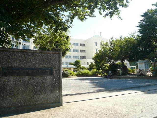 Primary school. Yakuendai to South Elementary School 210m