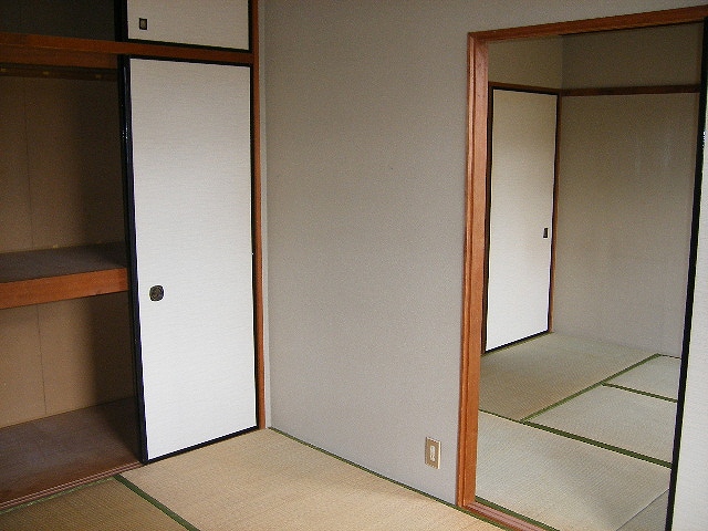 Other room space. Japanese-style room is let's is lined with useless if cushion floor.