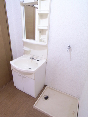 Washroom. Popular independent wash basin! Here also but it is essential!