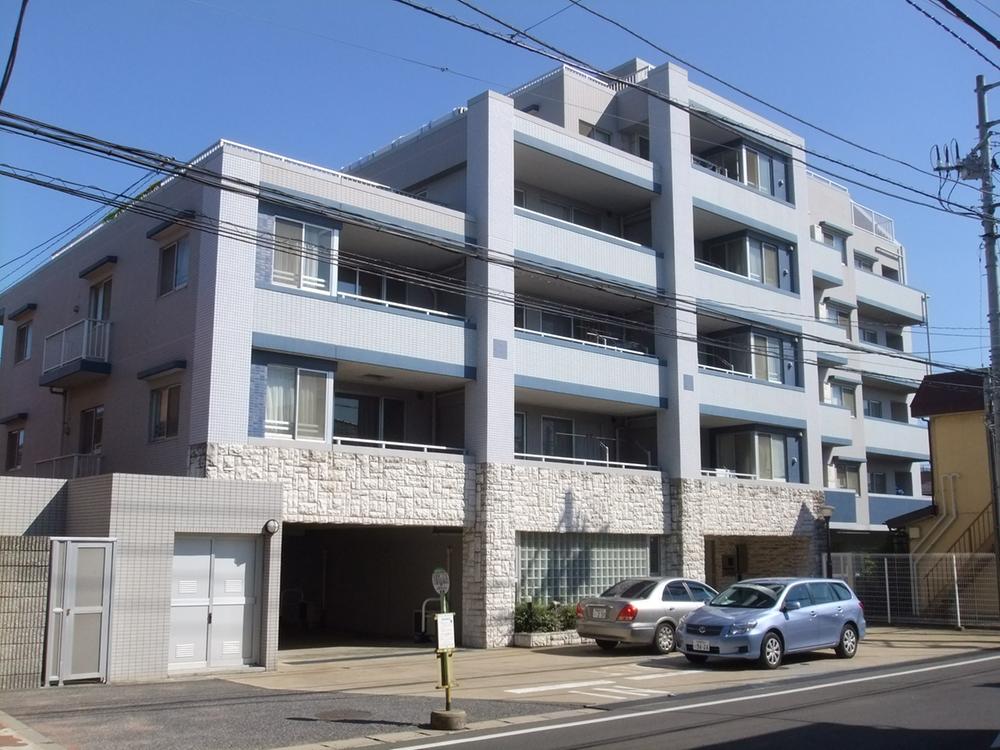 Local appearance photo. Local (10 May 2013) Shooting