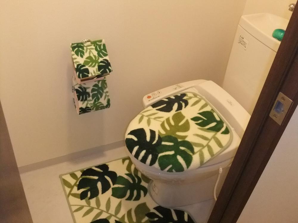 Toilet. Indoor (10 May 2013) Shooting