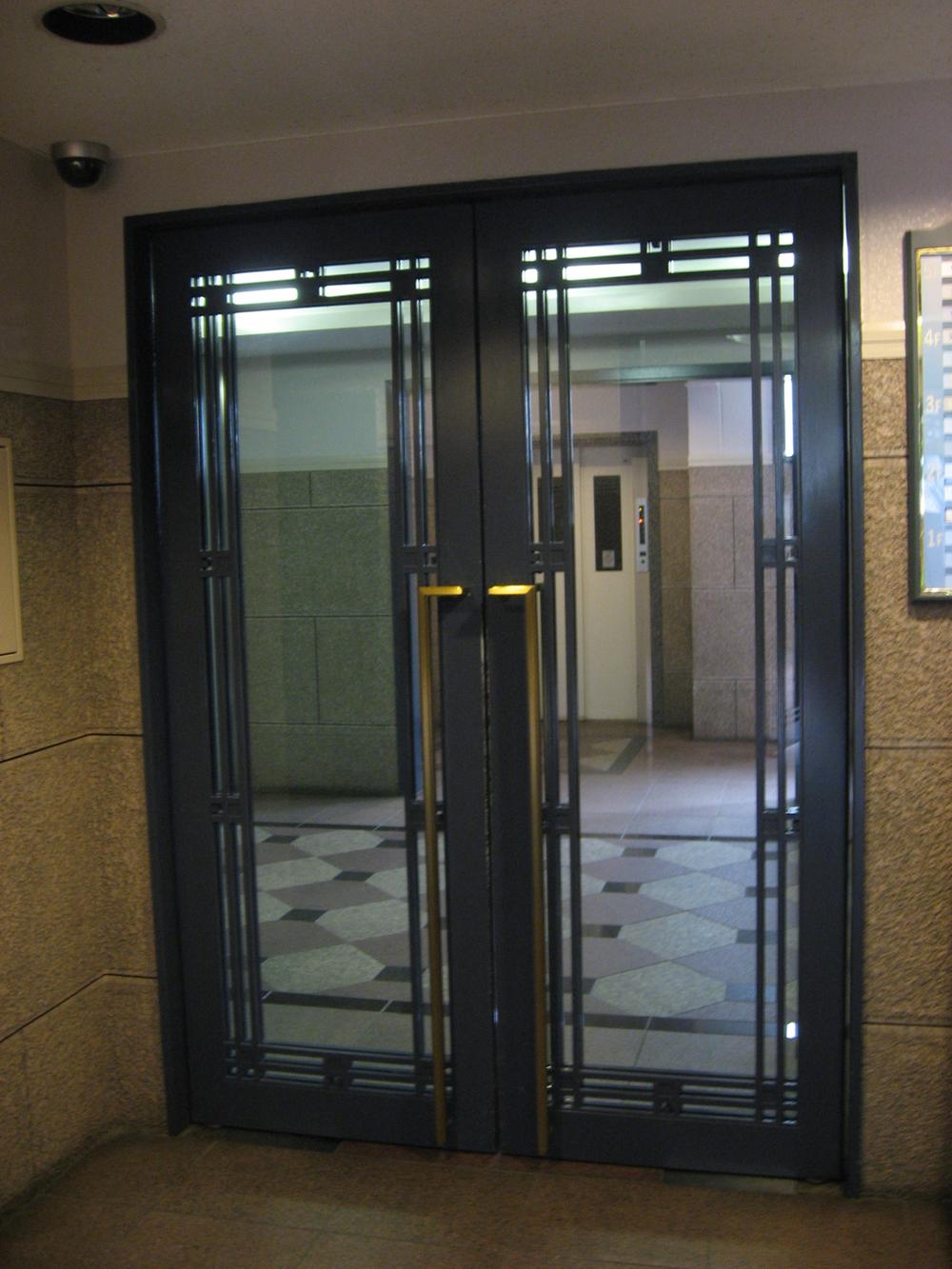 Entrance. Common areas