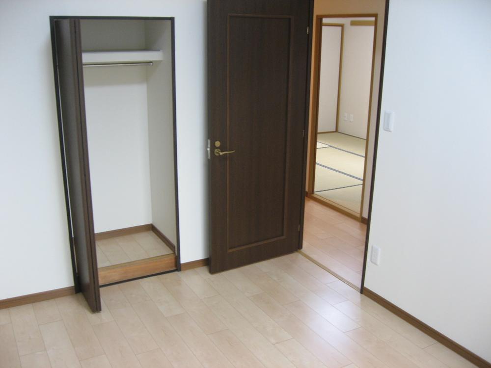 Non-living room. Storage space is also rich!