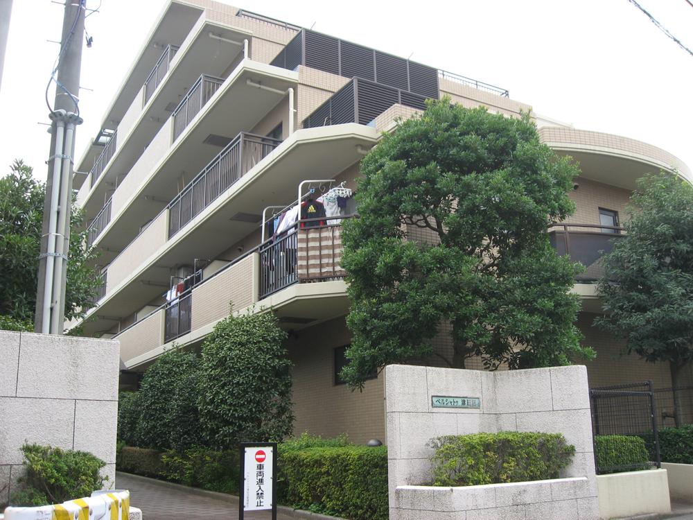 Local appearance photo. Lush maintenance appearance. The top floor of a large apartment of the total number of units 80 units!