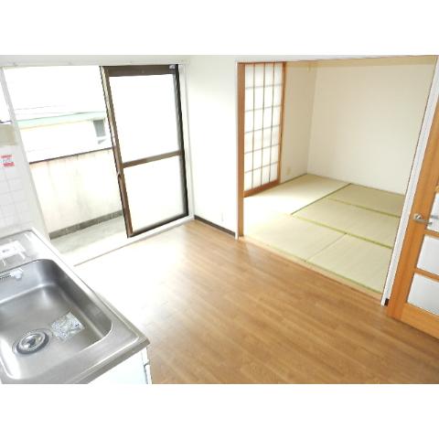 Living and room. Sunny ☆ It is a quiet residential area!