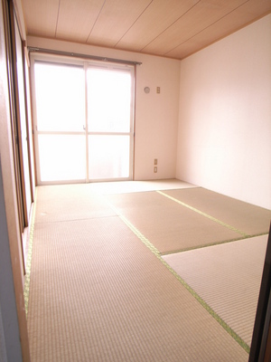 Living and room. Probably still Japanese-style room if Japanese! ! ! 