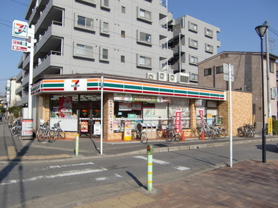 Convenience store. 440m to Seven-Eleven (convenience store)