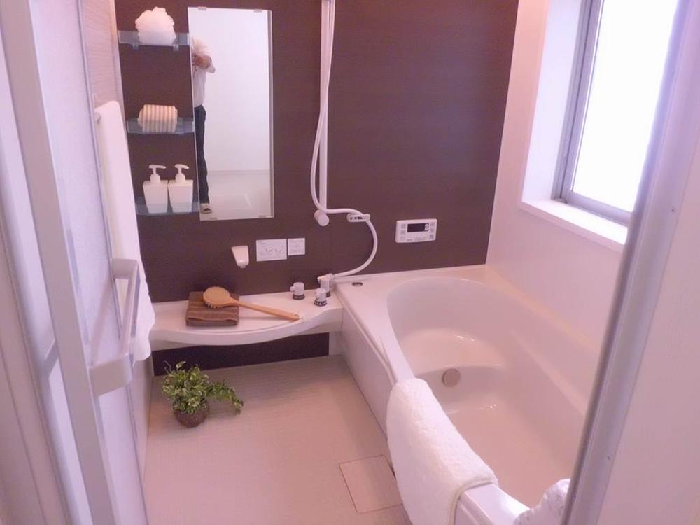 Bathroom. Yes window