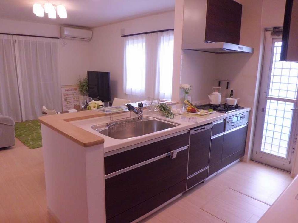 Kitchen. Face-to-face kitchen