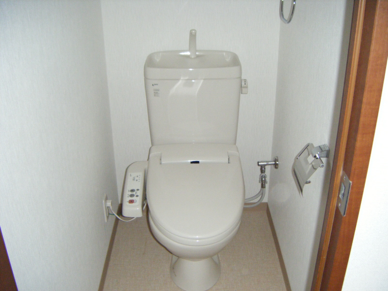 Toilet. Hot water cleaning function toilet seat! ! 