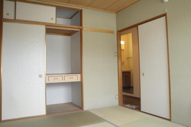 Living and room. Japanese-style room looks larger storage