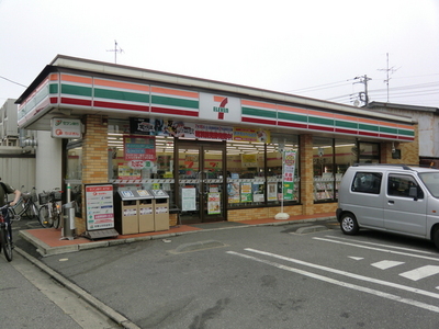 Convenience store. 240m to Seven-Eleven (convenience store)