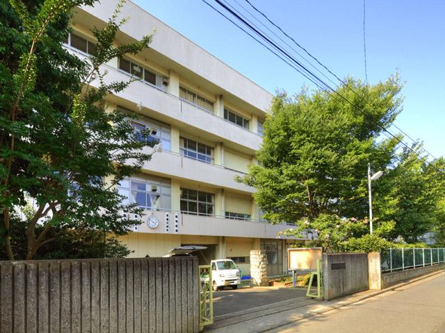 Primary school. 850m to Funabashi Municipal Miyamoto Elementary School
