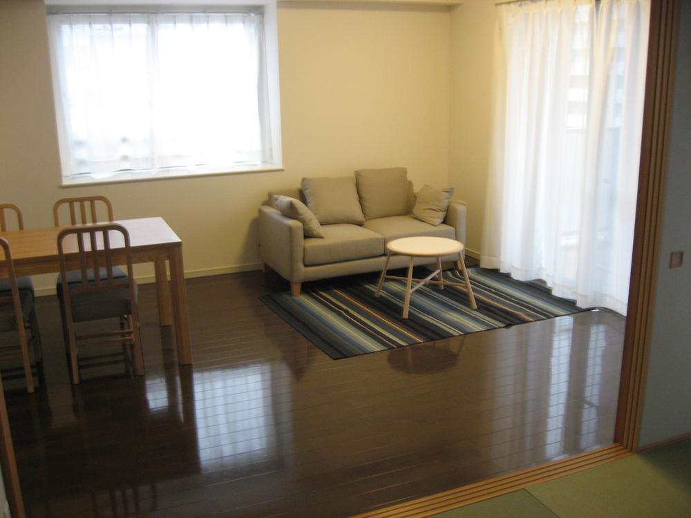 Living. Living a place where families gather. Guests can relax in the calm atmosphere.