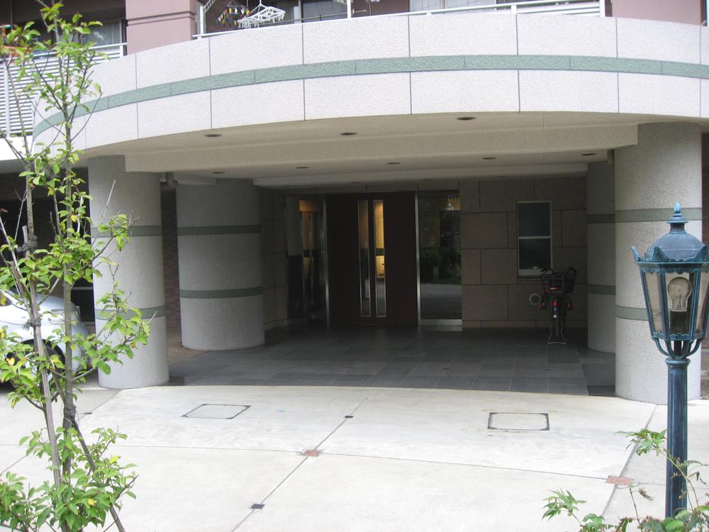 Entrance. Entrance is clean and simple specification that.