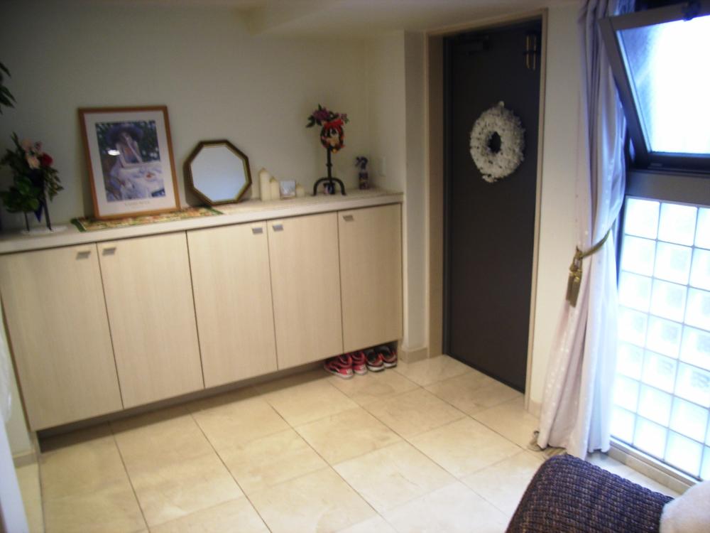 Entrance. Local (10 May 2013) Shooting