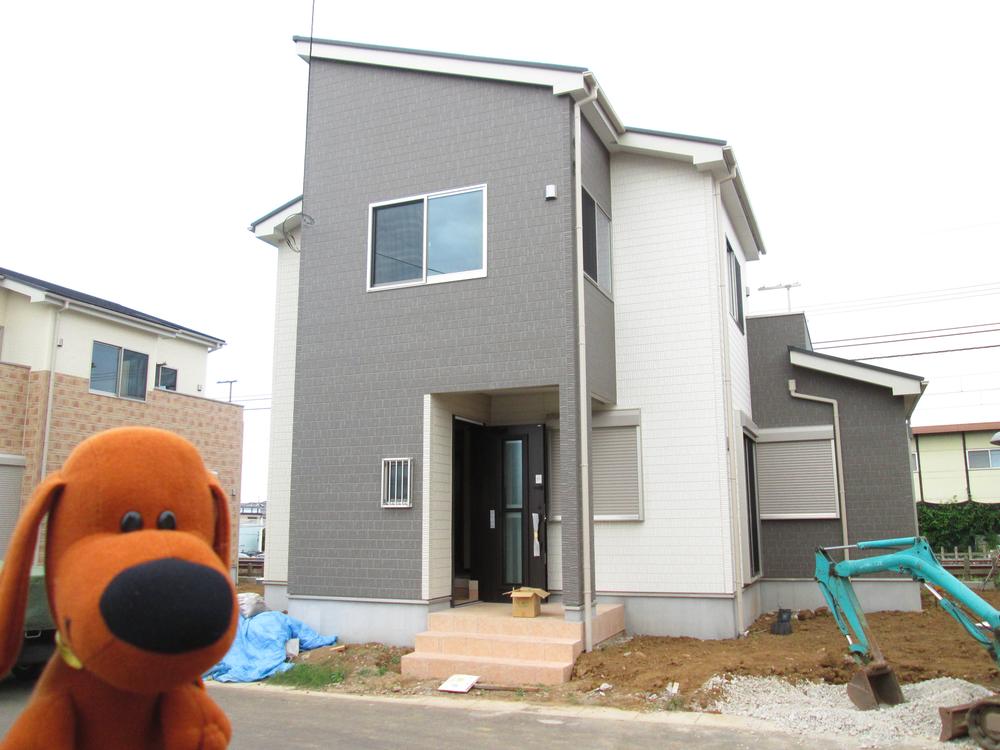 Local appearance photo. 34 Building