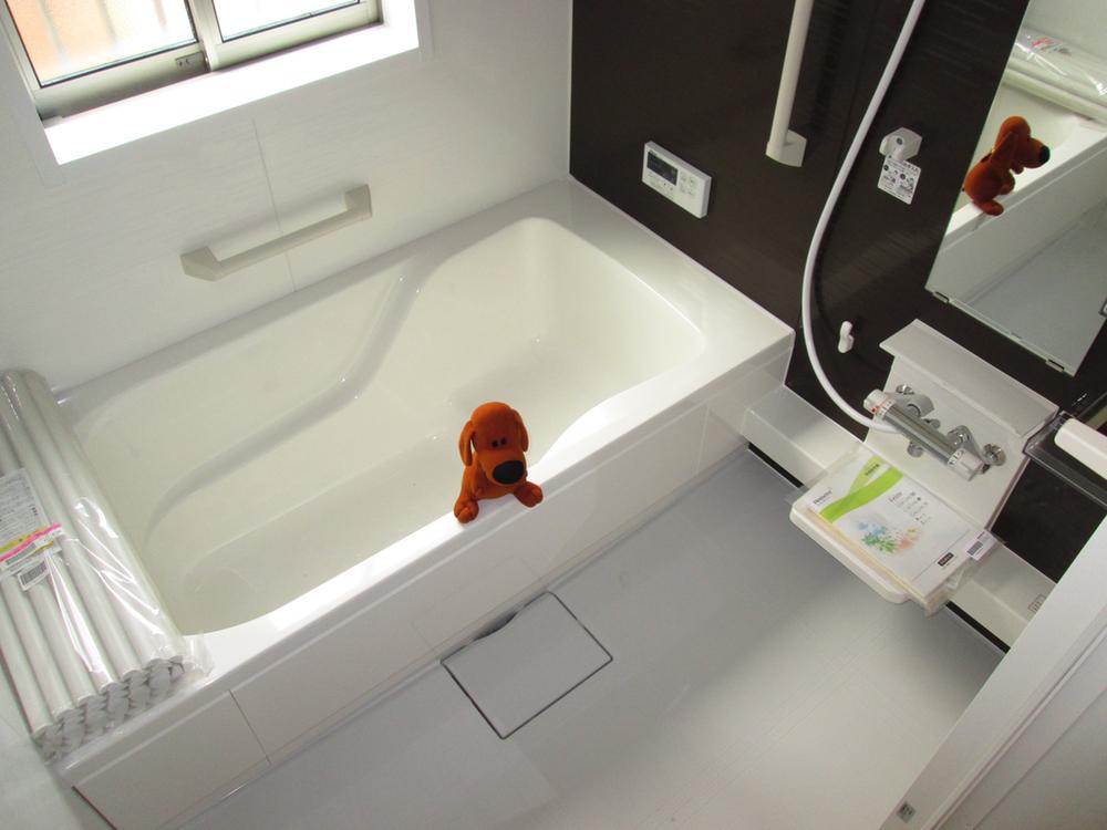 Bathroom. 12 Building