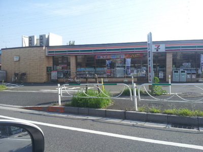 Convenience store. Seven-Eleven god of the sea 5-chome up (convenience store) 213m