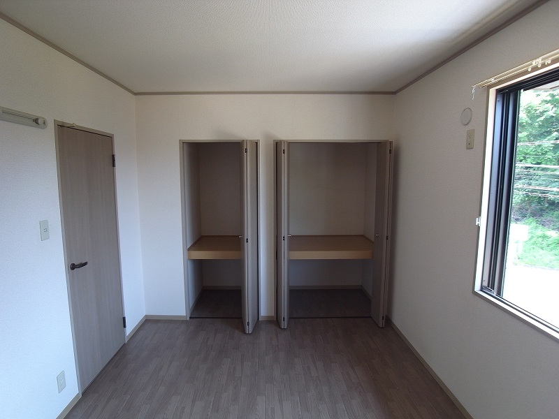 Other room space. Western-style is quire 7, Storage is safe even it is often plenty ^^ baggage