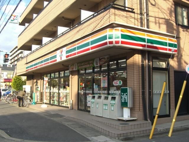 Convenience store. 190m to Seven-Eleven (convenience store)