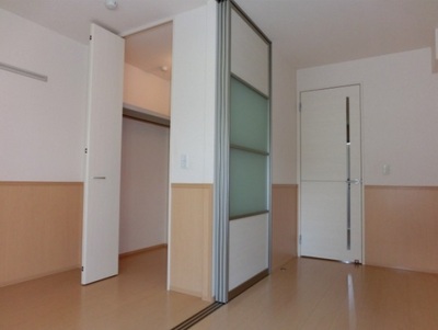 Living and room. Stylish slide doors can also be used as a room when you open ☆